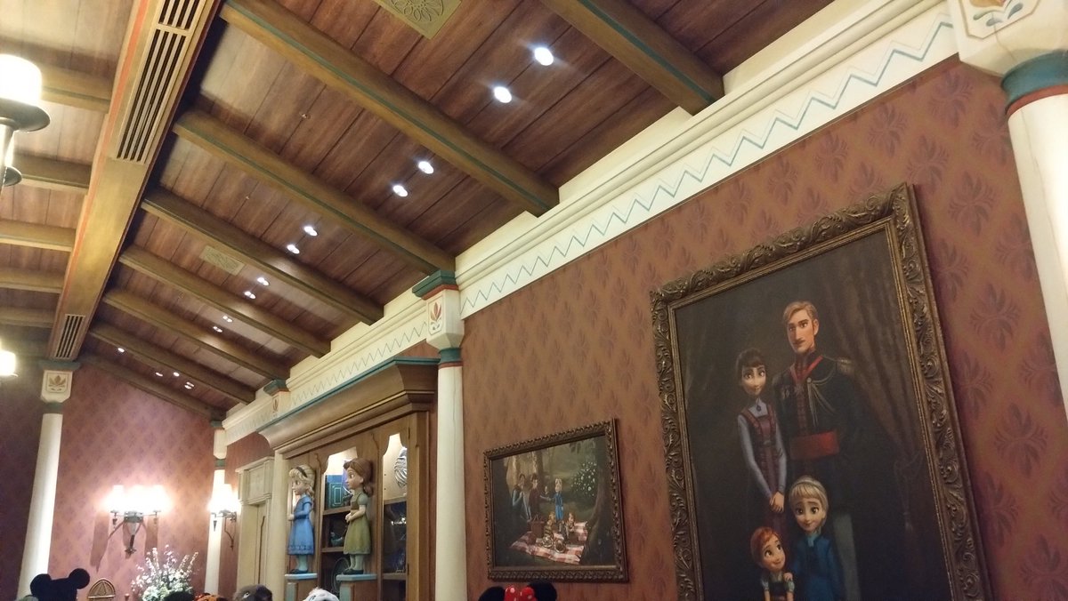 sayonaomomo's tweet image. これが２時間以上待ちの部屋。。