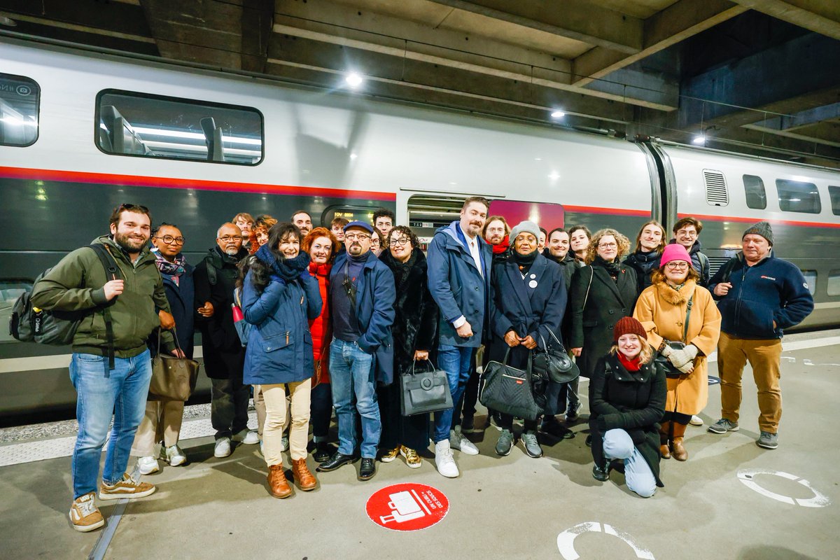 🚉 🌇 Les insoumis•es du Pays Nantais sont arrivés à #Paris pour la #ConventionMunicipalesLFI.

Prêt•es, organisé•es, déterminé•es. 🔥 

Formations, ateliers, programme, stratégie : aujourd’hui, nous préparons la victoire pour 2026. ✊ 

#Nantes2026 #Municipales2026