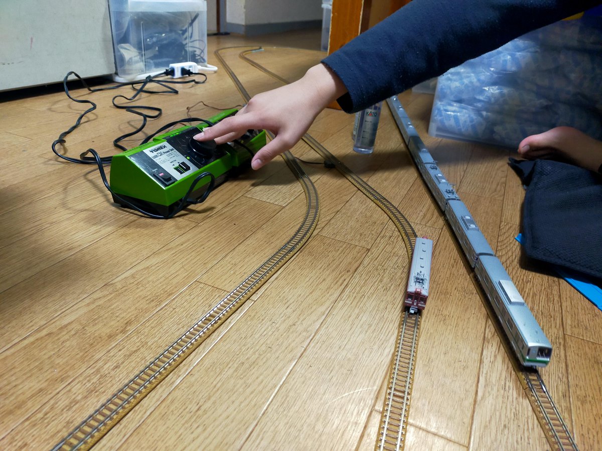 muratakec's tweet image. 検査官(次男坊)に眠っている模型の強制検査を受けています(笑)

合格するかな・・・