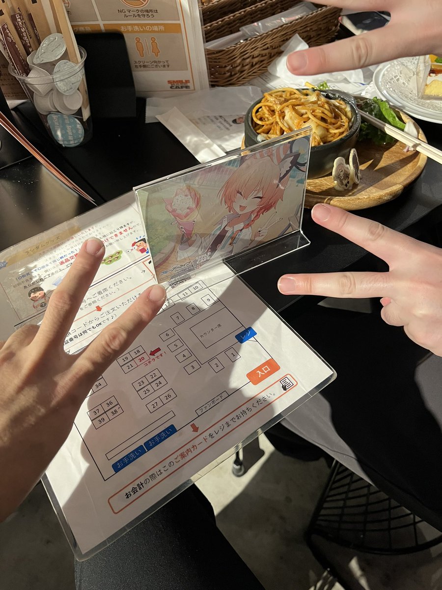 motoseitokai's tweet image. スマイルベースカフェ楽しい！！！！

#ブルアカ
#スマイルベースカフェ