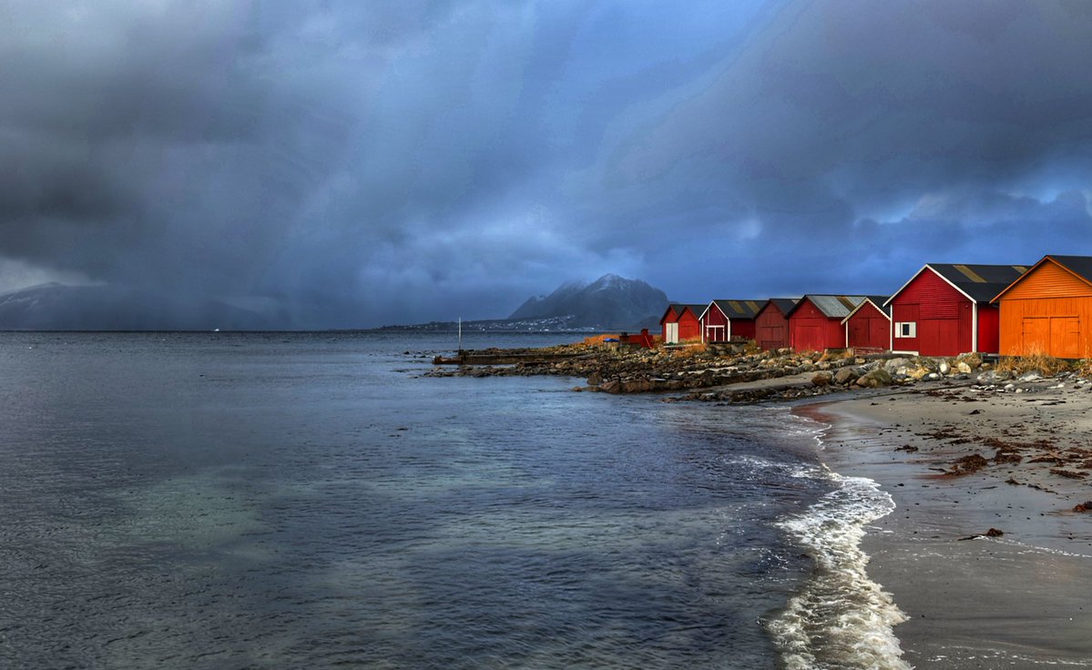 RomanP314's tweet image. On the shore #view #sea #houses