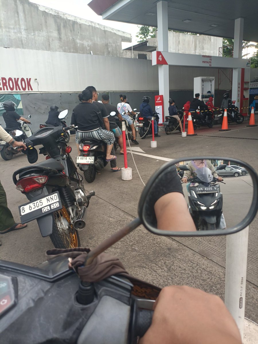 Satu bulan setengah lagi harus begini...