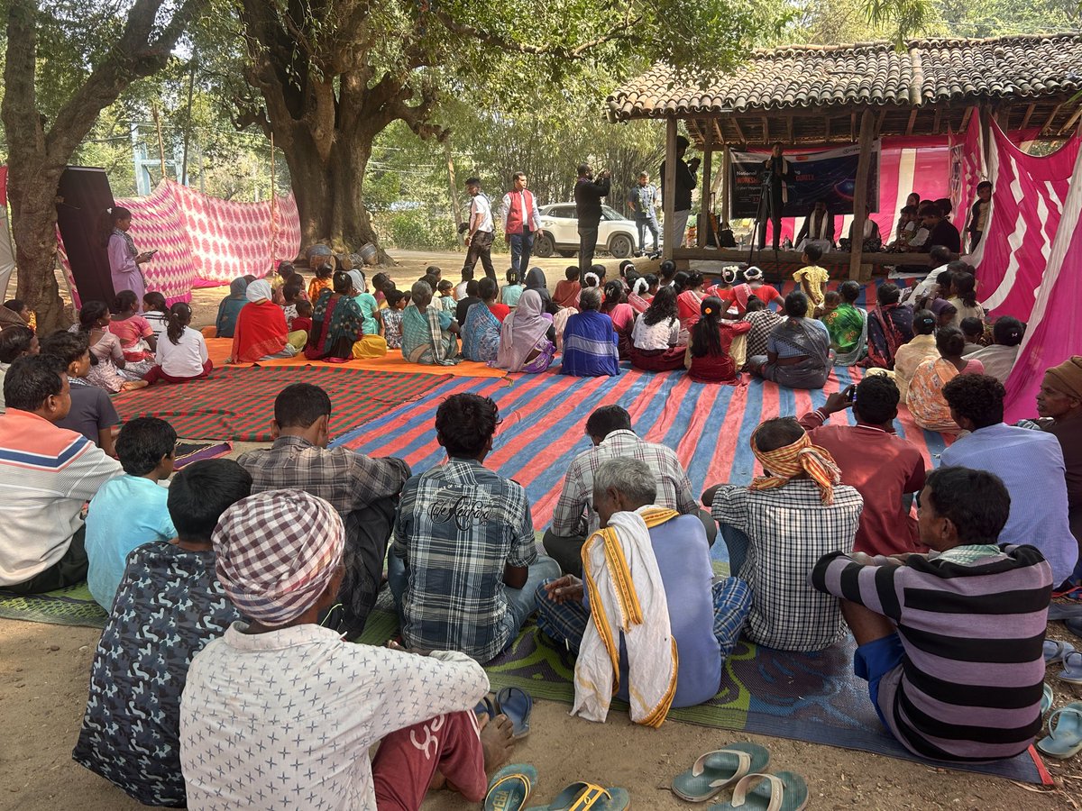 bksranchi's tweet photo. @bksranchi, in collaboration with @cyberpeacengo , organised a Cyber Safety &amp; Awareness Campaign in MURHU, Khunti. Aim: to build a first responder team of PRI members to address cyber issues at the community level.  @sanjaykmranchi @CyberVineet @DCkhunti @AlokDubeyIAS https://t.co/3isfBm1opa