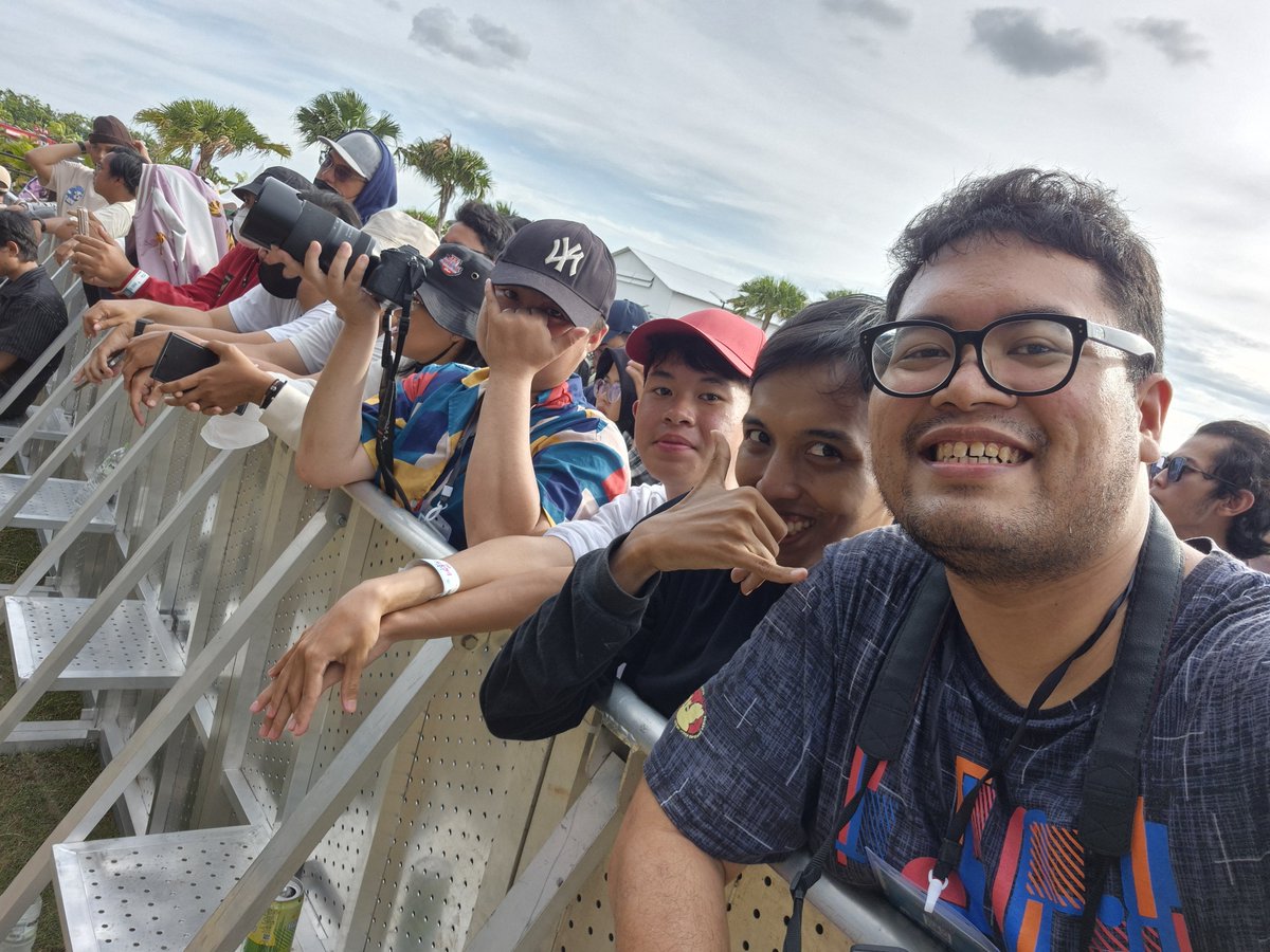 Terima kasih bang <a href="/Dennytks/">Denny TK</a> udah mau nemenin kita nonton The Lantis, Perunggu dan sekarang bersiap nonton JKT48! Have fun hari ini ya bang 🙏