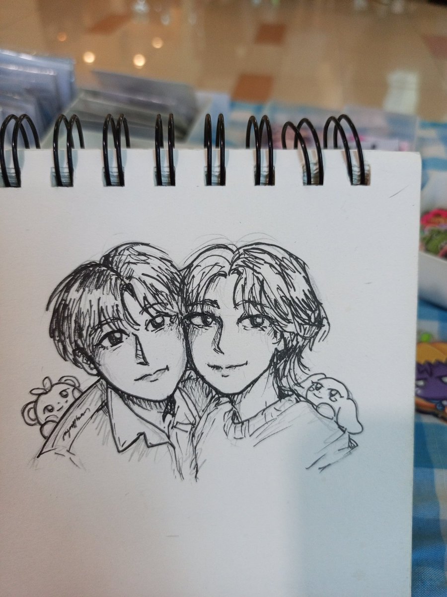 Jjongsang rkgk while jaga booth bcs im bored 🌻🐻
