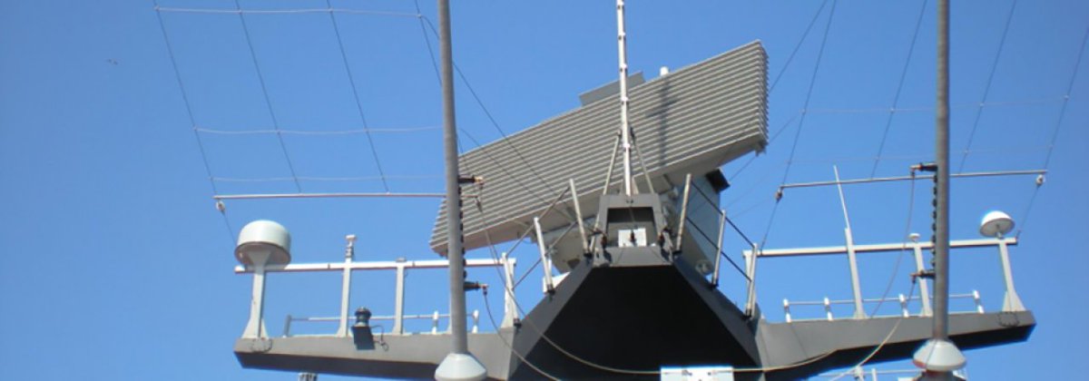 Victor35571262's tweet image. Sensores y Automatización
​Radar: Radar 3D de matriz activa con seis conjuntos planos distribuidos por la superestructura.
​Sonar: Sonar de casco y sonar remolcado.
​Comunicaciones: Sistema inalámbrico Hawklink para conexión con el helicóptero antisubmarino.