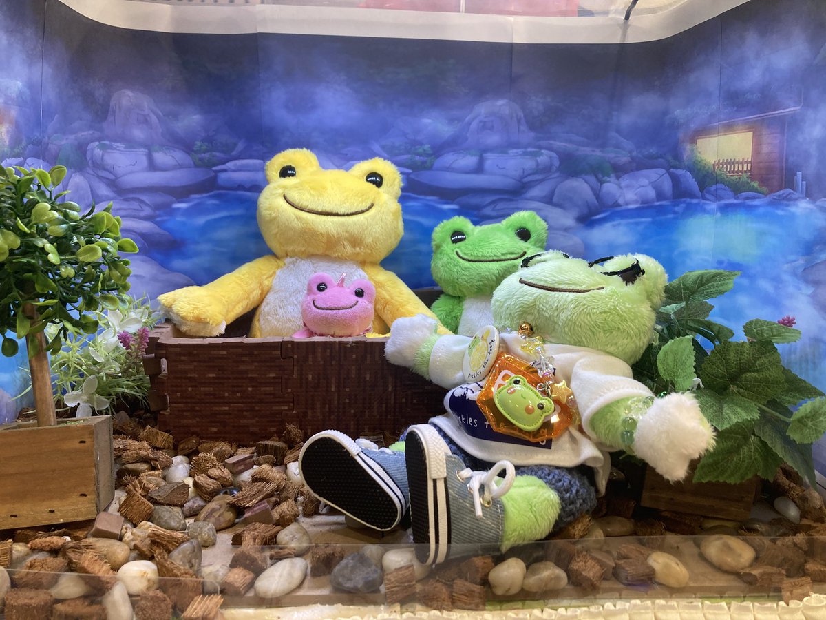Rumchack's tweet photo. 半袖でヨコハーマ https://t.co/T7cmB8F5rN
