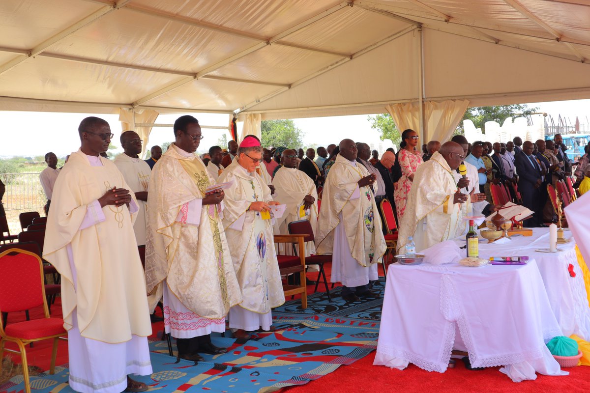kapatuniversity's tweet image. Archbishop Emeritus of Gulu Catholic Archdiocese, Rt. Rev. John Baptist Odama leads Holy Mass celebrations for the historic #KAPATUProject Thanksgiving and unveiling at Losilang-Kotido. Key leaders from around the world and members of the local community from across Karamoja and…