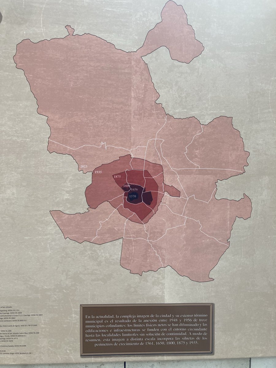 UnamunoAgain's tweet image. Lo han puesto en los comentarios pero aquí lo tienes

Comparad lo minúsculo que era el Madrid Imperial, el Madrid del s.XIX y el actual
