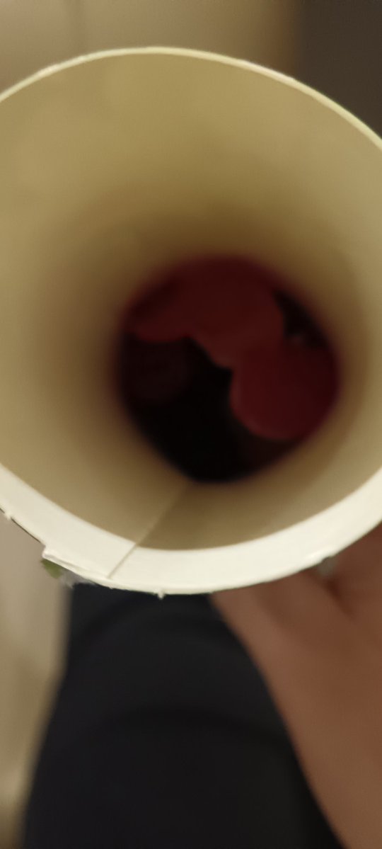 AmandaF48429802's tweet image. Disappointed in price and this tube being less than half full...why not make the tube smaller? #Robbed