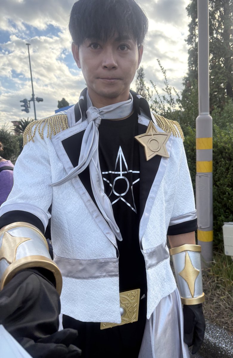 さすがビジュアル担当、イケメンですね！って言ったら、「他にもまだあるでしょ？」って言われて何かと思ったら、「そうとう頑張ってたでしょ？！」ってことでした。

いや、ほんとマジでめっちゃちゃんと踊っててびっくりしました。

#2025日本ローカルヒーロー祭
#特ダン