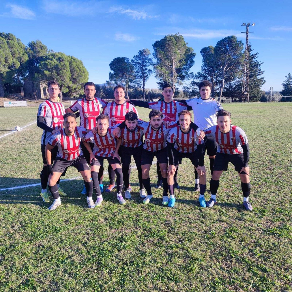 ⚽️ [SEGON EQUIP] La sort no ha estat del nostre costat al camp de l'Espolla, on hem perdut 5-3. Hem estat capaços d'empatar el 3-0 dels locals, però al tram final hem rebut dos gols més.

💯 Som-hi Base!!

#cfbaseroses #baseroses #somdelbase #somelquevolemser #aRoses #futbolcat