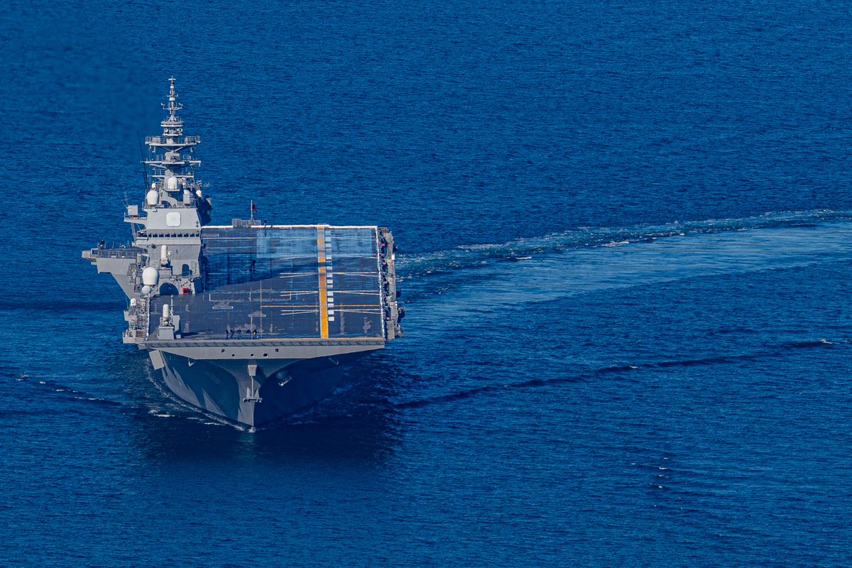 TeamCaris's tweet image. 昨日の護衛艦『かが』さんの撮影時に、その大きさと形を見て思ってたこと・・・

「アレは護衛艦だ、誰が何を言おうと護衛艦なんだ」

#呉
#海上自衛隊
#護衛艦