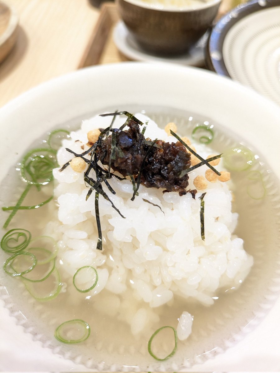 ヒシミツ醤油さんで早めのランチを！ご飯食べ放題なので、かしわめしに始まり卵がけごはんなど5種類いただいて満腹！写真はいくつか撮り忘れましたw