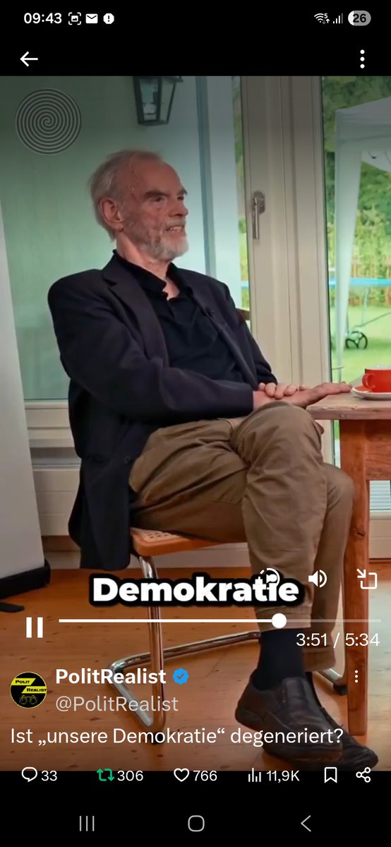 DER SINN DER "REPRÄSENTATIVEN DEMOKRATIE"
erläutert von Psychologie Professor Rainer Mausfeld:
"Vor 250 Jahren hatten die Gründerväter der USA eine ganz tolle Idee. Weil die sagten, Demokratie ist etwas was im Volk eine Faszination entfaltet. Natürlich tut es das, denn niemand