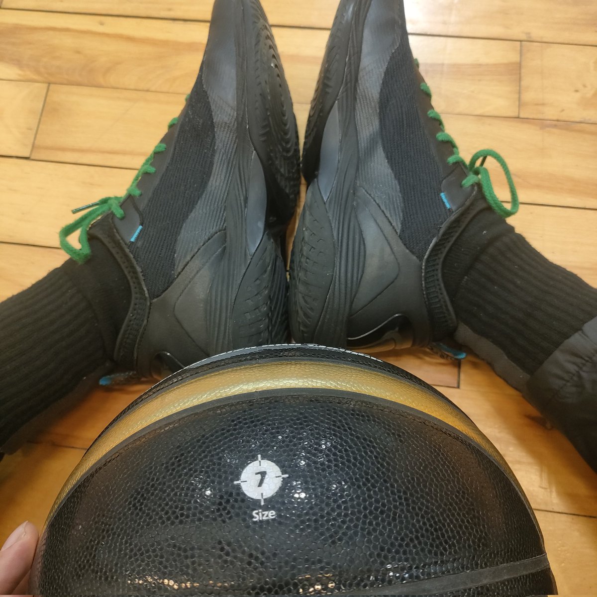 and1_999's tweet image. 今日は休日なのに、あーだーこーだでバスケ🤣