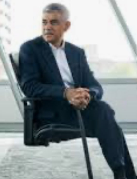 tobbbh's tweet image. Or sitting sidesaddle?