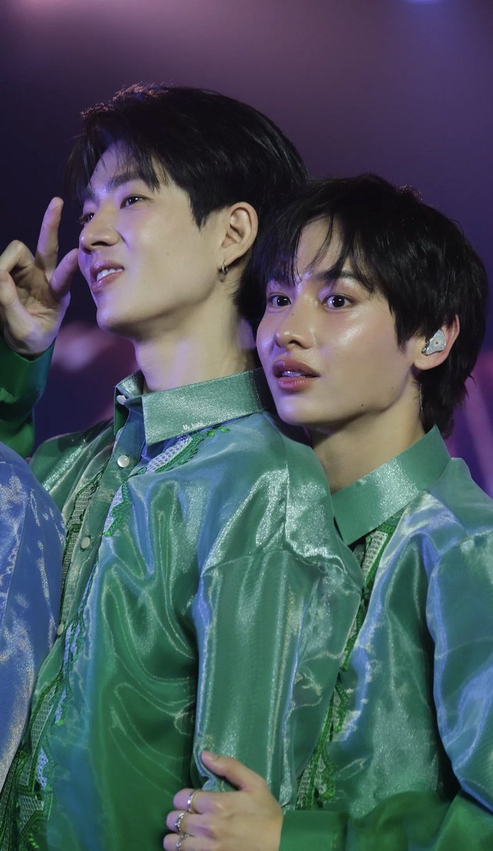 tayi_nesia's tweet photo. Too comfortable. Too intimate. Too much for my heart 😭❤️‍🔥 

Cr. _my_babii_
#OffGun https://t.co/nyR9Z77LjI