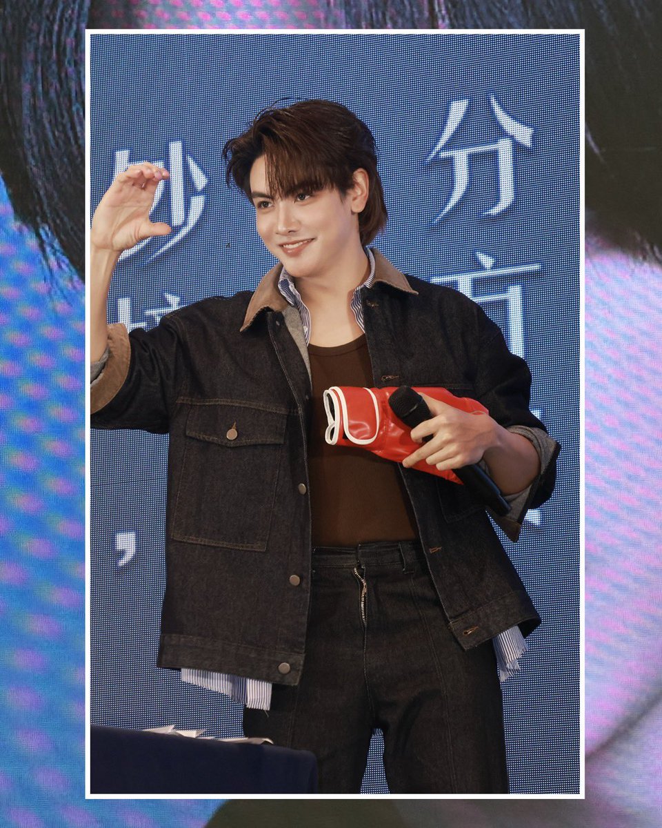 GMMTV's tweet image. 我今天真的非常开心～ 感谢大家来找我， 真希望还能和大家待更久一些呢！如果有机会，我们下次再见哦！💗

วันนี้ผมสนุกมากๆ ขอบคุณครับที่มาเจอ อยากอยู่กับทุกคนนานๆ กว่านี้ ถ้ามีโอกาสหน้ามาเจอกันนะครับ 💗

#JoongFSinZhejiang
#GMMTV