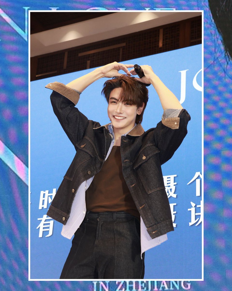 GMMTV's tweet image. 我今天真的非常开心～ 感谢大家来找我， 真希望还能和大家待更久一些呢！如果有机会，我们下次再见哦！💗

วันนี้ผมสนุกมากๆ ขอบคุณครับที่มาเจอ อยากอยู่กับทุกคนนานๆ กว่านี้ ถ้ามีโอกาสหน้ามาเจอกันนะครับ 💗

#JoongFSinZhejiang
#GMMTV