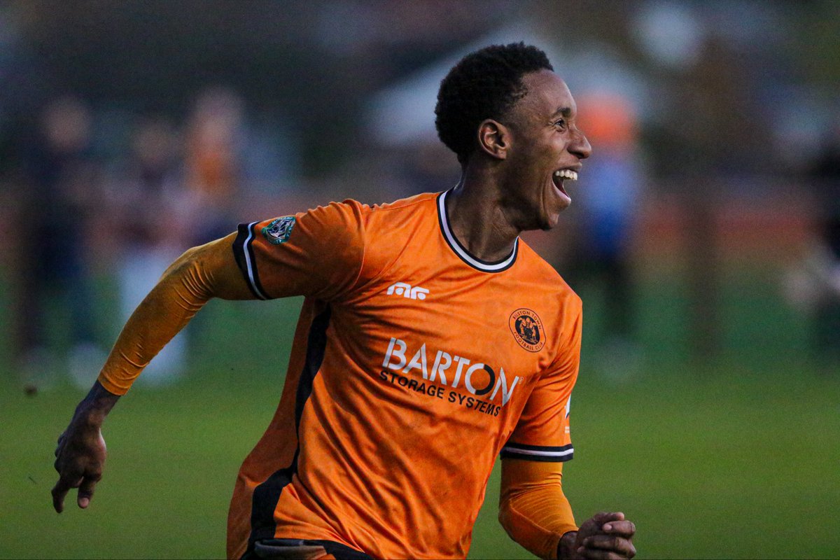 👨🏽‍🚀 tweet media