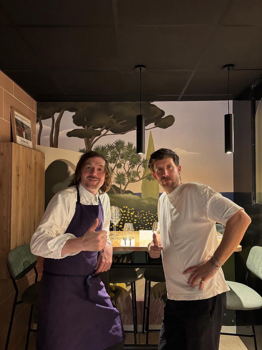 larchedesvins's tweet photo. La Table de l’Arche🍷
👨🏻‍🍳Pendant la vente des vins, c’est notre ami chef @romainttk qui a pris possession de la cuisine et est...
#beaune #bourgogne #burgundy #baravin #caviste #vin #wine #winebar #larchedesvins #vins #wine #instawine #winelover #foodandwine https://t.co/CWlb2J9AYH