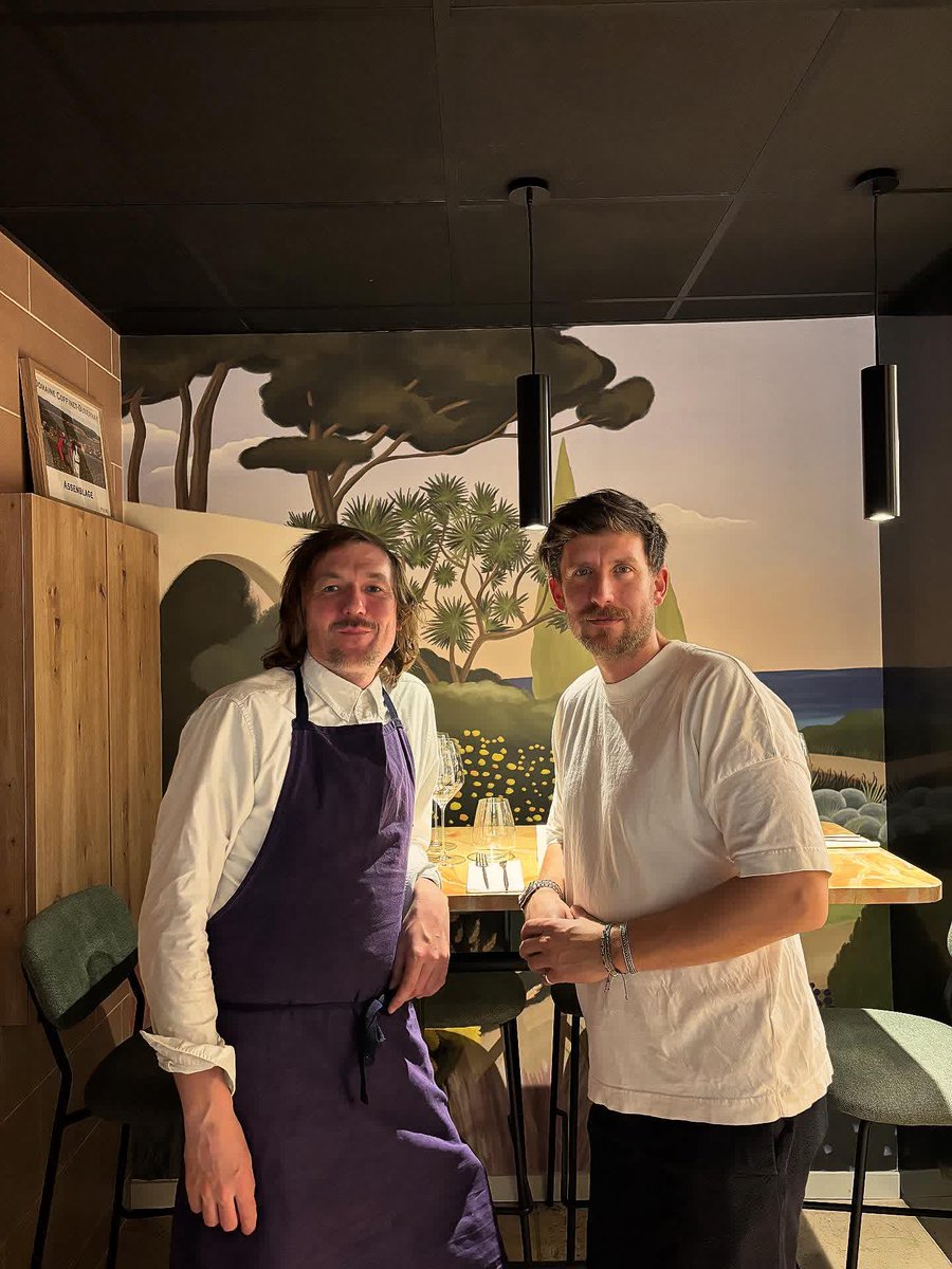 larchedesvins's tweet photo. La Table de l’Arche🍷 - II
👨🏻‍🍳Pendant la vente des vins, c’est notre ami chef @romainttk qui a pris possession de la cuisine et...
#beaune #bourgogne #burgundy #baravin #caviste #vin #wine #winebar #larchedesvins #vins #wine #instawine #winelover #foodandwine https://t.co/zbNGpppUJ5