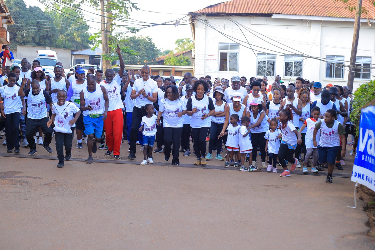 NsambyaHospital's tweet photo. Our 10km & 5km run was officially flagged off by Dr. @SabrinaKitaka.
It was an inspiring start to a meaningful cause.
#PrematurityRun #NsambyaHospital
#MilesForMiracleRun https://t.co/b2ZnfwUtt3