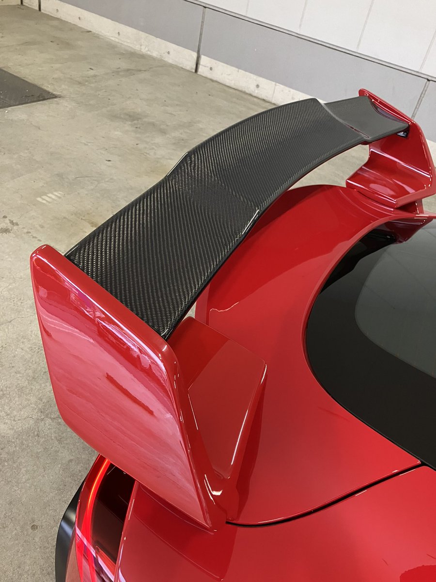 【特別入荷‼️】
GRスープラ プロミネンスレッドをお乗りいただいている方へ朗報です‼️

シルクブレイズスポーツ/リアウィングV1が入荷しました🎉
(センターWETカーボン、両サイド純正色プロミネンスレッドD05)
レーシーなビジュアルでリアビューはインパクト大です👍