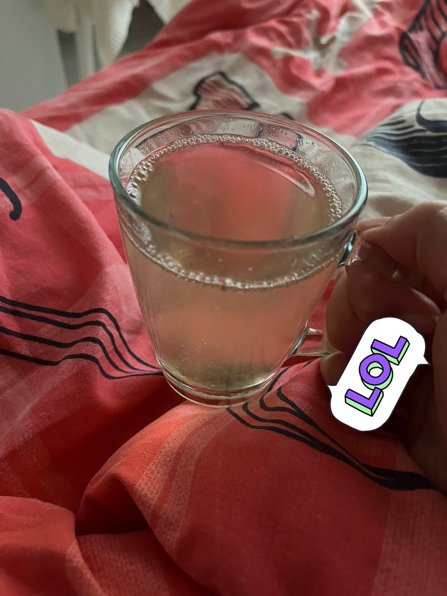 boğazım feci acıyor
konuşamıyorum
yarın sunumum var 
regl oldum
bu hafta arkadaşım gelecek 
gece gözüme uyku girmedi 
ama annem nane limon kaynatmış 🥰👍🏻