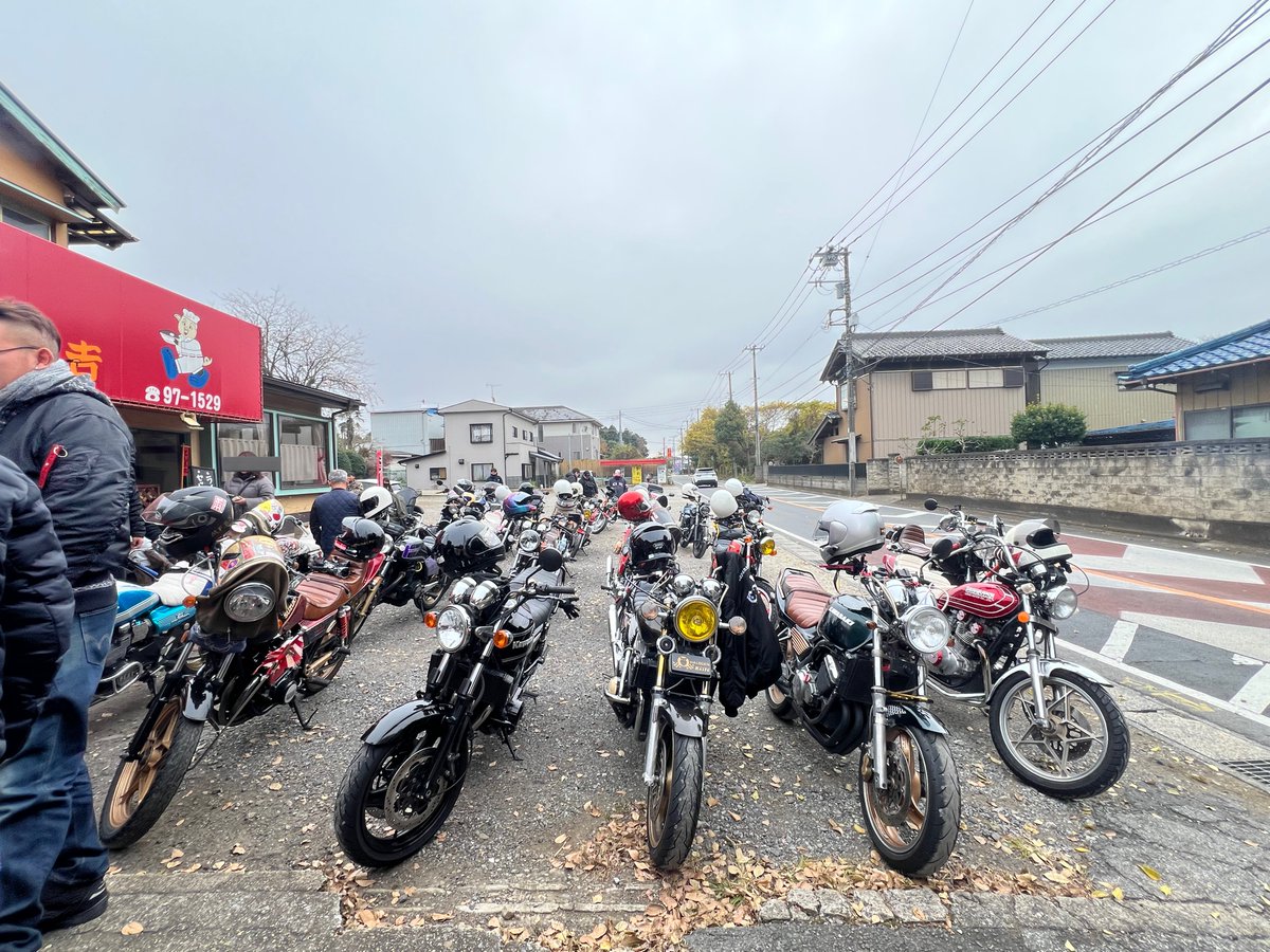CB400SF_KEN's tweet photo. 今日は楽しい楽しいツーリング🥳✨️
40台くらいかな?
トラブルもなく1日笑いまくりで楽しく過ごせました🤣
#CB群団 #MFBS #走心会 #キマグレレーシング #烈赫連合
#CB400SF #スーフォア https://t.co/z4gjugBf5x