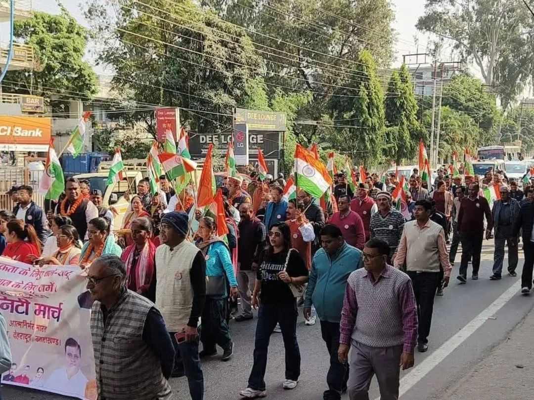 saurabhthaplial's tweet image. देहरादून की रायपुर विधानसभा में सरदार @150 यूनिटी मार्च में शामिल होकर सरदार वल्लभभाई पटेल जी को श्रद्धांजलि दी। प्रधानमंत्री @narendramodi जी के नेतृत्व में ‘एक भारत, श्रेष्ठ भारत’ का संकल्प और मजबूत हो रहा है। युवाओं से आह्वान है कि राष्ट्र निर्माण में सक्रिय भूमिका निभाएँ।