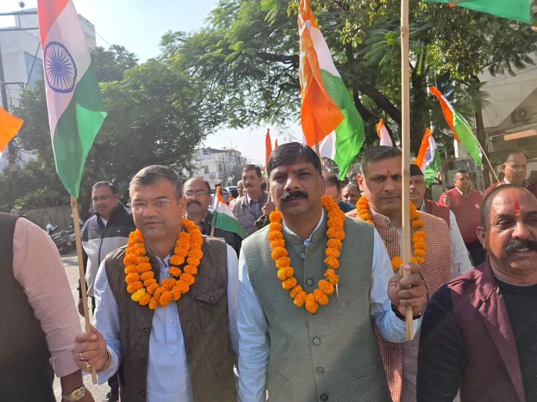 saurabhthaplial's tweet image. देहरादून की रायपुर विधानसभा में सरदार @150 यूनिटी मार्च में शामिल होकर सरदार वल्लभभाई पटेल जी को श्रद्धांजलि दी। प्रधानमंत्री @narendramodi जी के नेतृत्व में ‘एक भारत, श्रेष्ठ भारत’ का संकल्प और मजबूत हो रहा है। युवाओं से आह्वान है कि राष्ट्र निर्माण में सक्रिय भूमिका निभाएँ।