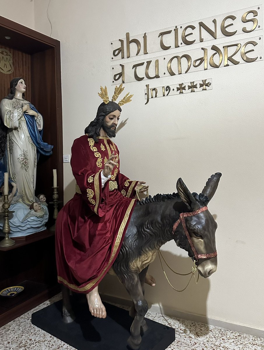 HdadFlagelacion's tweet photo. CRISTO REY I Feliz día de Ntro. Padre Jesús en su Entrada Triunfal en Jerusalén. 
Viva el Rey de Reyes. 
@MedallaML @Lasallemelilla https://t.co/xh3jA0mw54