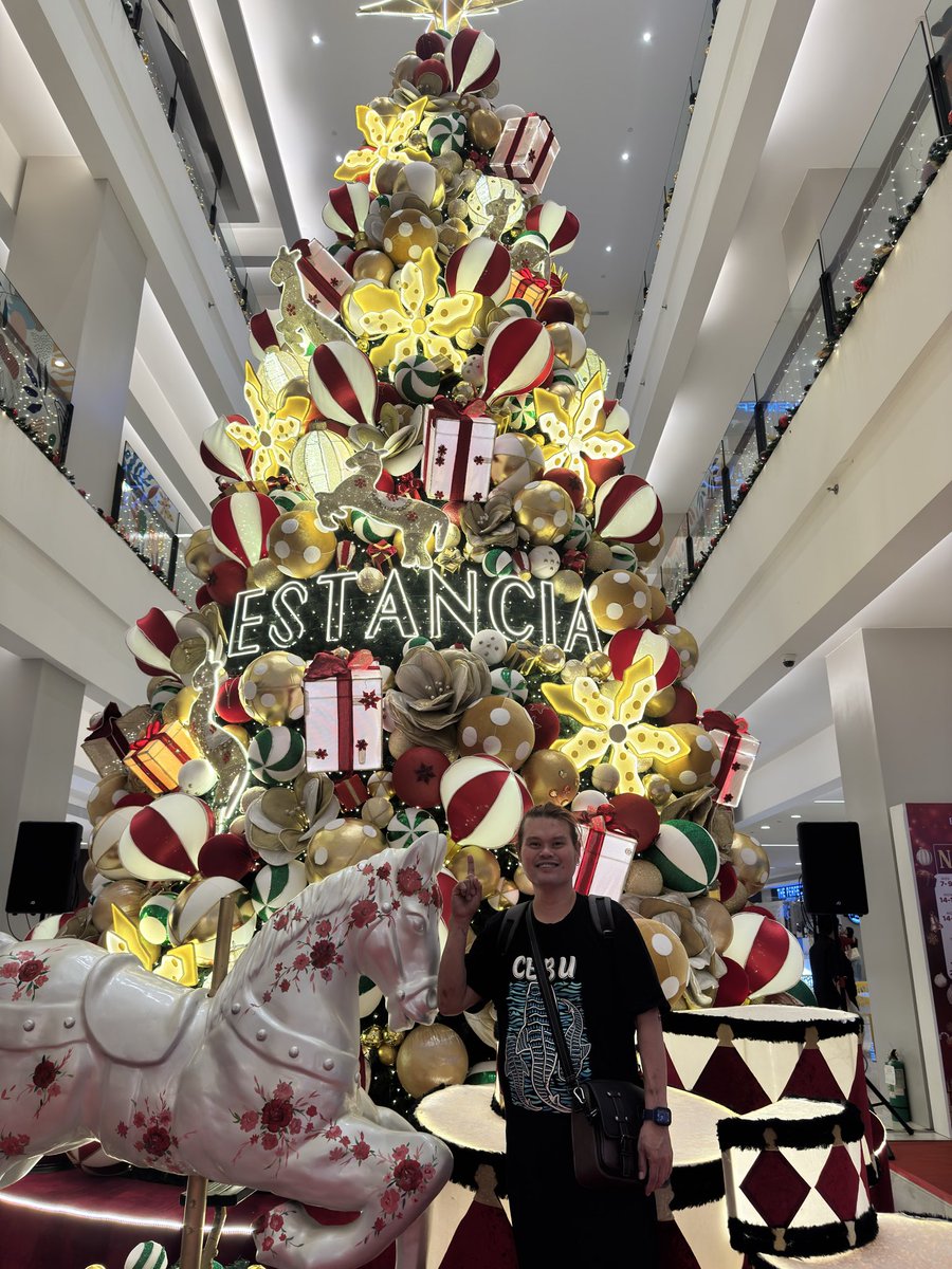 glennrevilla's tweet photo. Its xmas time in the city! https://t.co/4ZxPxVdA66