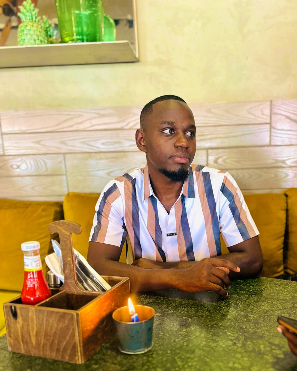 Ladies, stay away from men who post their pictures everyday . 🚩