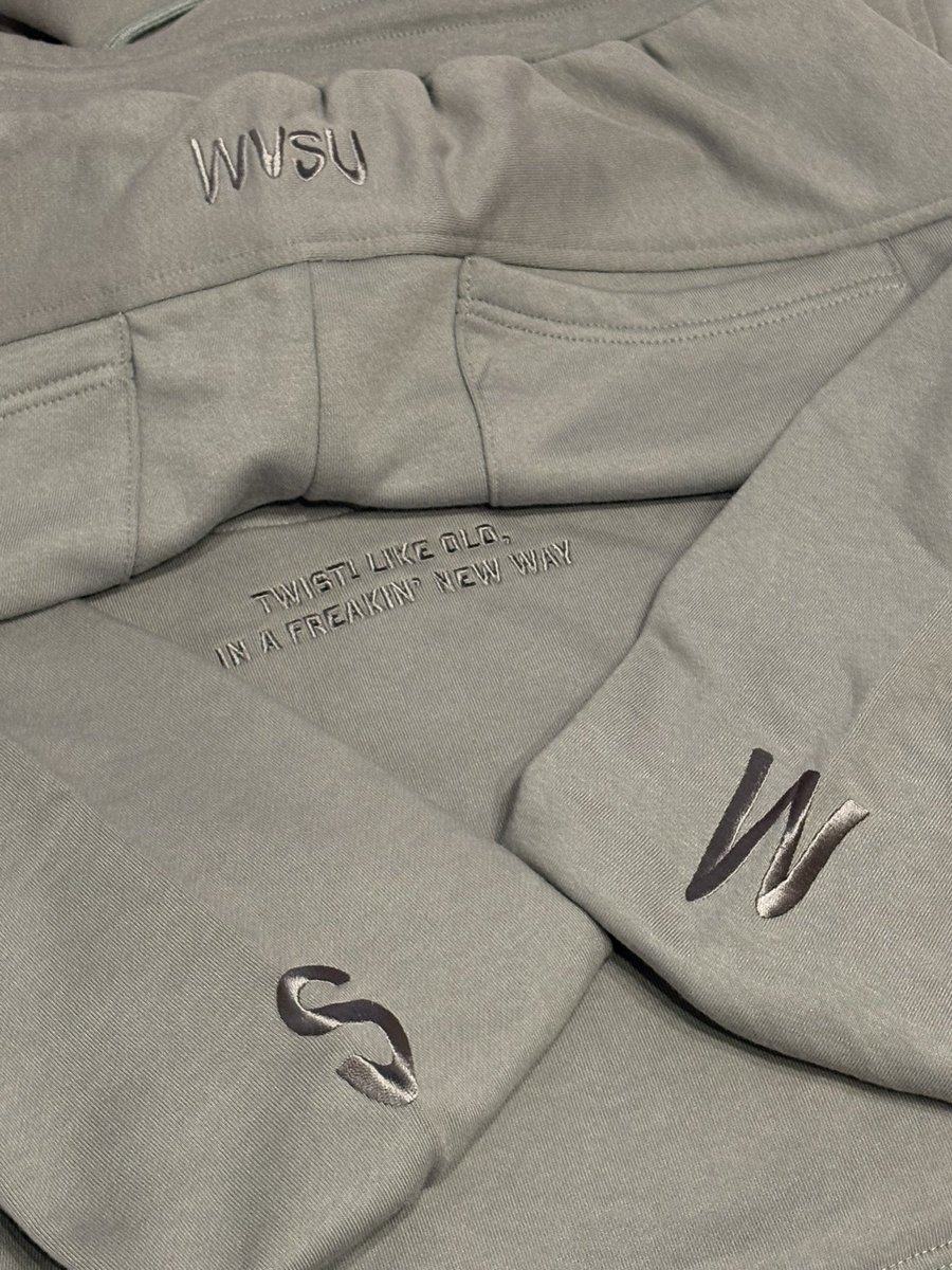 yuuunaaa2246's tweet photo. It finally arrived to me〜😘
I’ve always wanted it but never had the chance… and now I finally have the opportunity!♡
I’ll wear it next time I go to Thailand!
Can’t wait〜
@peatwasu @wearewvsu
#Peatwasu #BabyFeat
#WVSU #wvsu
#Meltytwist #Toohotforwinter
#NORULESFREAKINCOOL https://t.co/nUYQCaRurc
