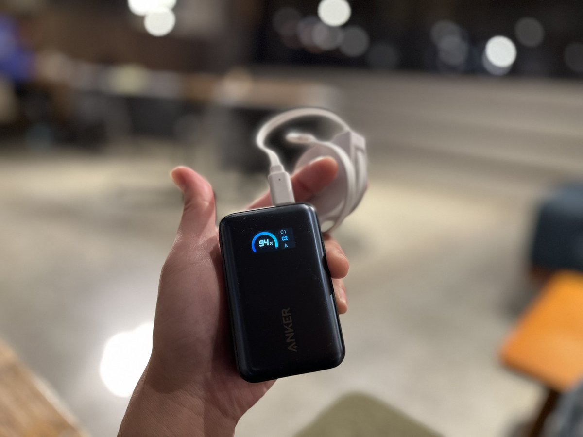 yuto_apps's tweet image. 使っていたモバイルバッテリーが反応しなくなってしまったので、Ankerの巻取り式typec内蔵の10000mAhのモバイルバッテリー買ったけどかなり良さそう。プラグ式だったら完璧なので出て欲しい🙏