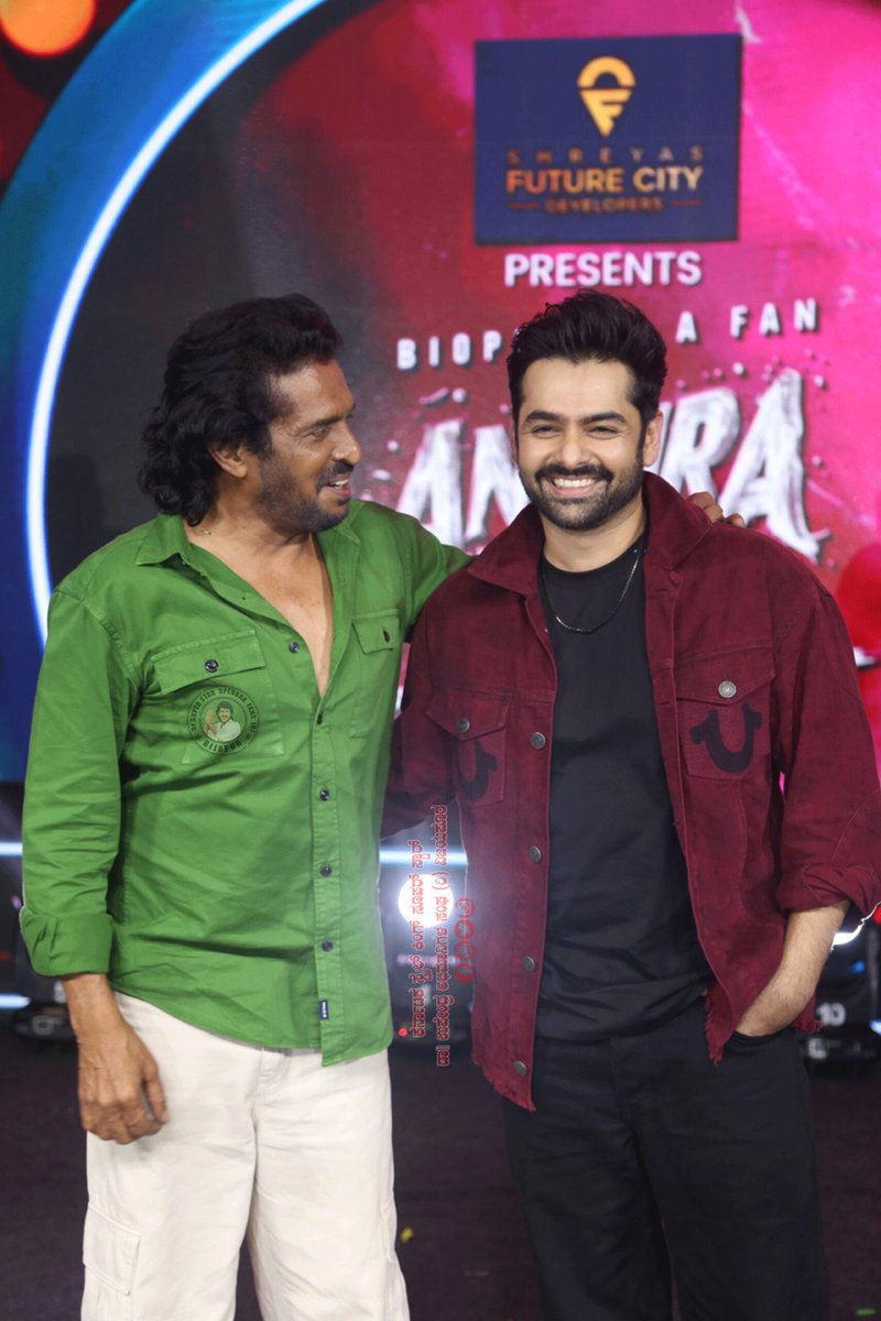 Ambojiuppi's tweet photo. Yesterday Team #AndhraKingTaluka #MusicalConcert,🎼❤️🔥#Visakhapatnam Event 😍✨
#AndhraKingTaluka GRAND RELEASE WORLDWIDE ON NOVEMBER 27th.💥
#AKTonNOV27 #RAPO #Upendra #RamPothineni #SuperStarUpendra https://t.co/mDazeLRdcS