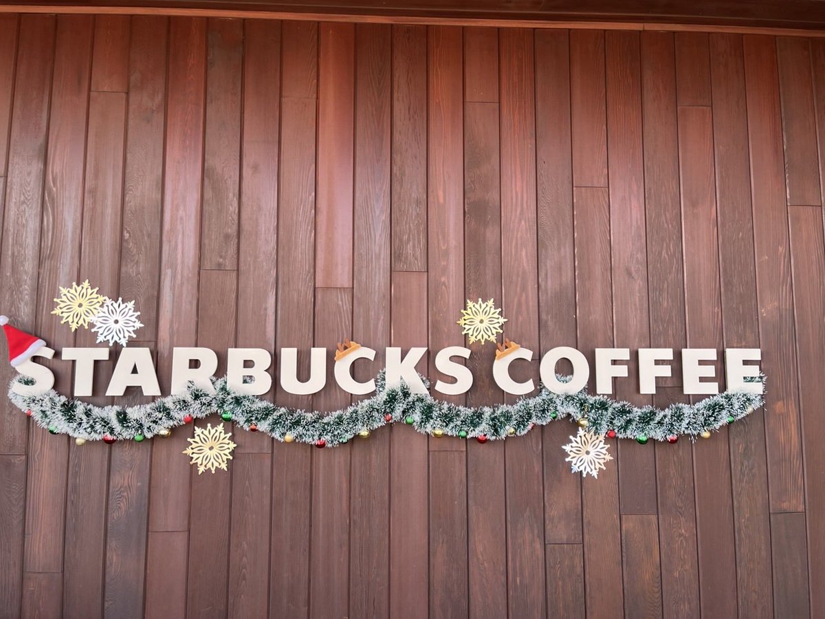 A24079922's tweet photo. 🎄☕️ https://t.co/HluQBlC8jP