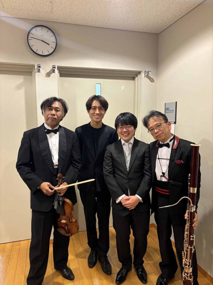 本日は本拠地杉並公会堂での第78回杉並定期でした！
ショパンの第2番では若き作曲家の青春と牛田智大さんの多彩な魅力が響き合いました。後半は太田弦マエストロによる鮮やかなチャイコフスキー第5番をお届け✨
太田マエストロ、牛田智大さん、コンマス扇谷、ファゴット鈴木で📸