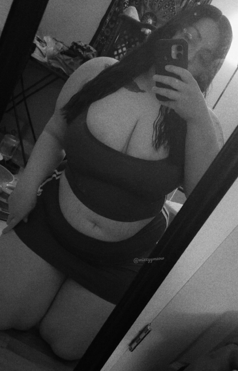 mizzyymeow's tweet image. 🖤😴🖤