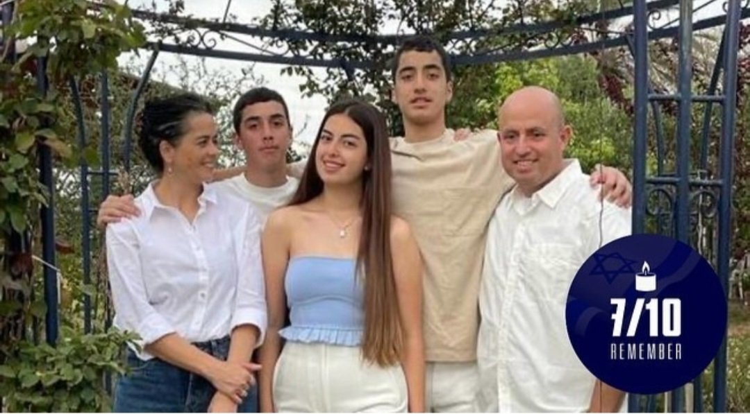 Marianasoux's tweet image. Elke dag een foto van de gruwelijke moorden op Israeli&apos;s..
Opdat we niet vergeten.
Familie Kotz 💔