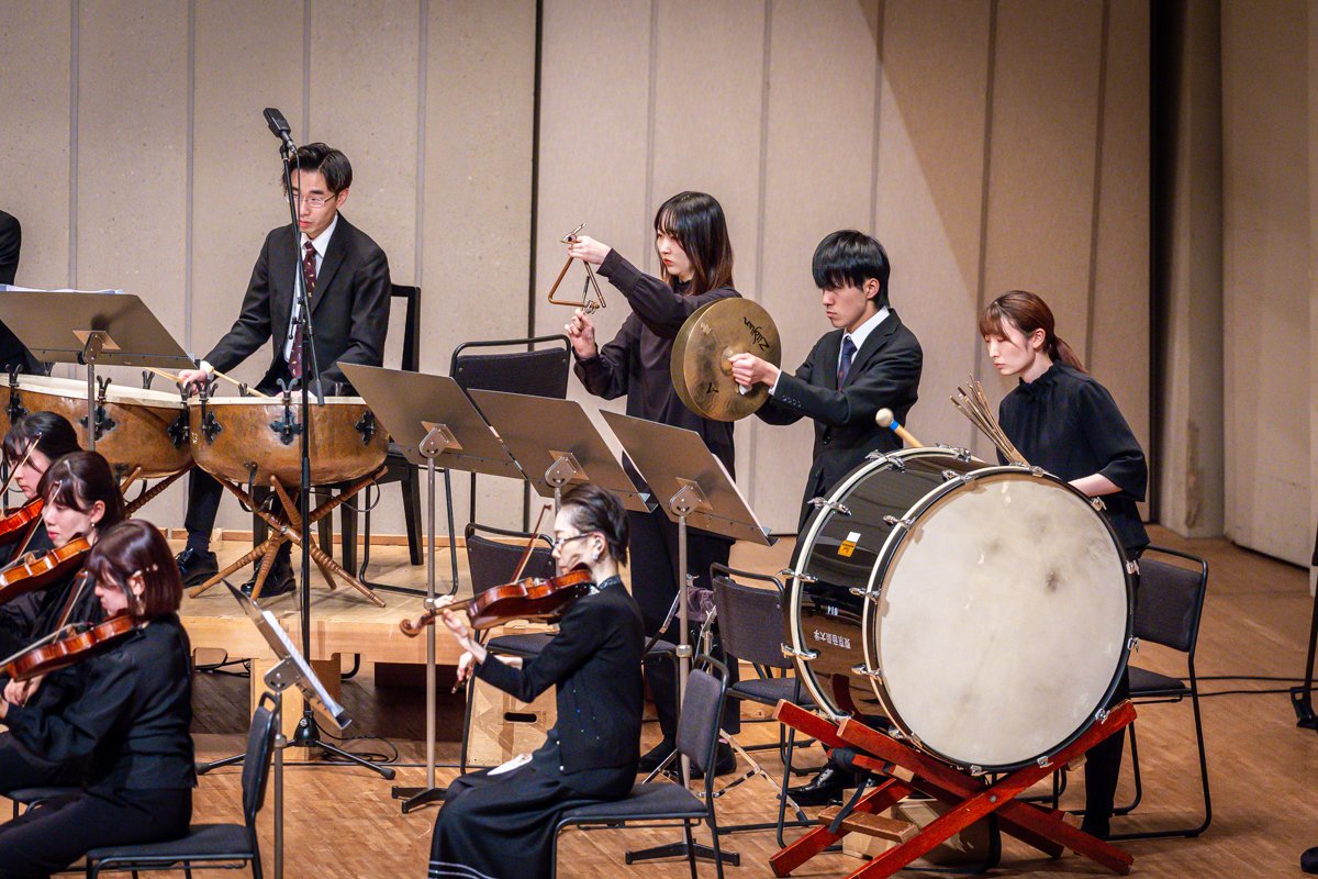 tcm_orcheaca's tweet photo. おかげさまで、第18回定期演奏会が無事終演しました。ご来場誠にありがとうございました。マエストロのプレトークに始まり、ハイドンでは軍楽隊の活躍、ベートーヴェン「英雄」ではオーケストラが一体となって堂々のフィナーレを築き上げました！
次回オケアカは、1/25（日）室内楽、近日発表します。 https://t.co/qtWh7HbSZN