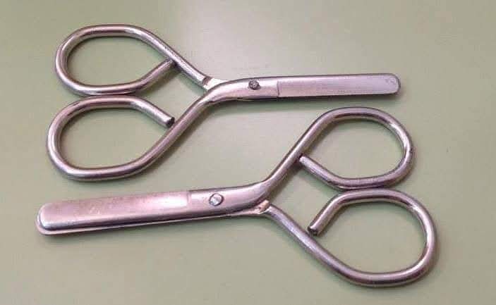 SantiLiebanaR's tweet image. Si te sientes un inútil en tu trabajo, piensa que de niños tuvimos tijeras que no cortaban un miserable folio.