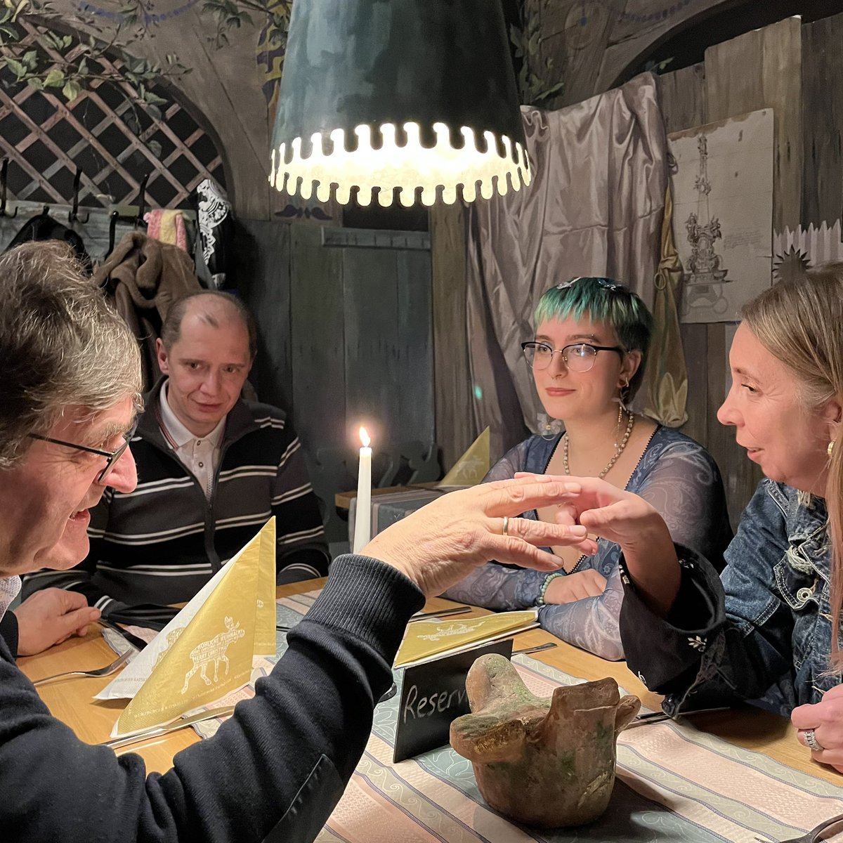 RolandFlade's tweet photo. Besuch einer Delegation um Stadträtin Ilona Henko aus #Mieroszów, dem ehemaligen #Friedland. Im Ratskeller begrüßte Stadtrat Kurt Schubert die Gäste, Verleger Henning Albrecht und mich. Es ging um eine polnische Ausgabe meines Buches „Daheim in Friedland“. Ein wunderbarer Tag! https://t.co/QhGgrLFH3H