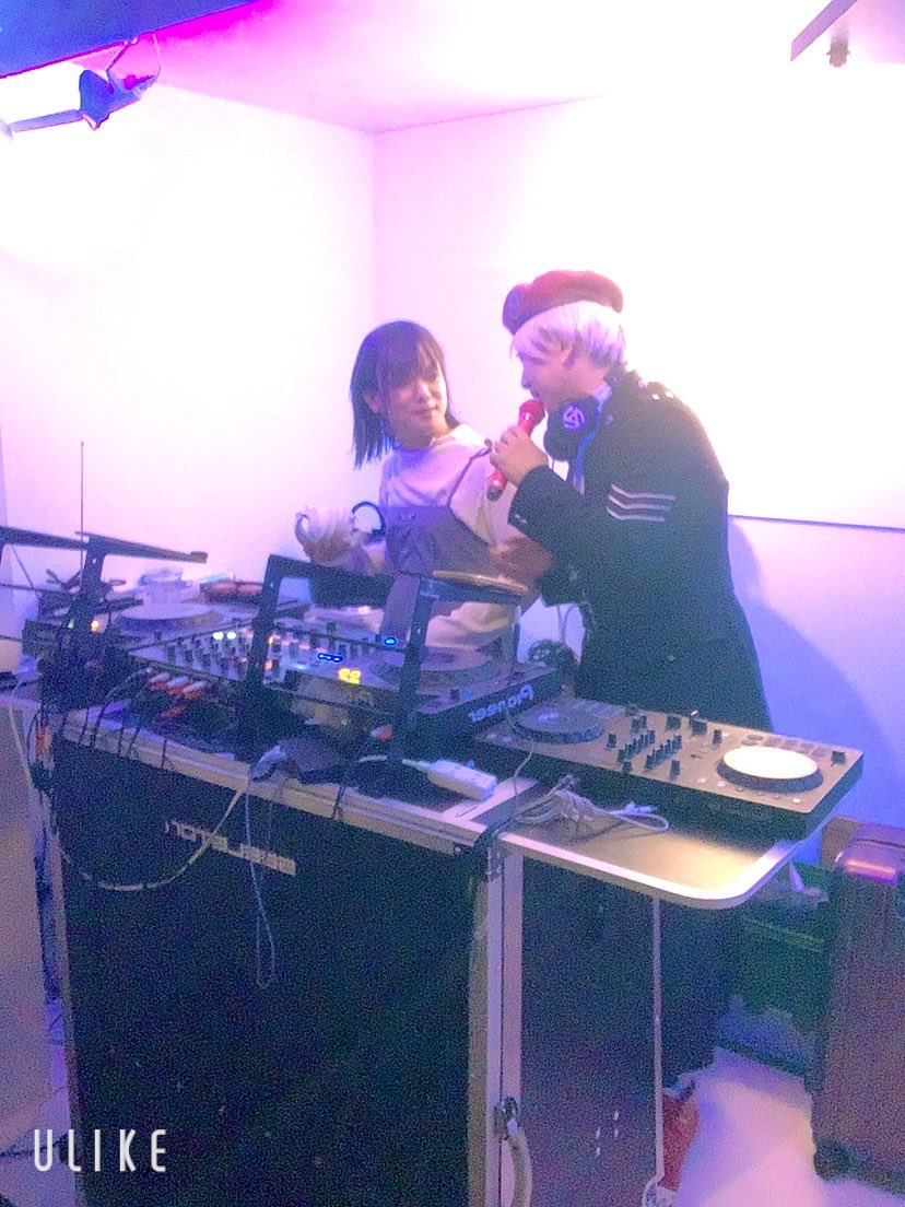 おまちかね
コーラさんのトークショーが始まりました♪