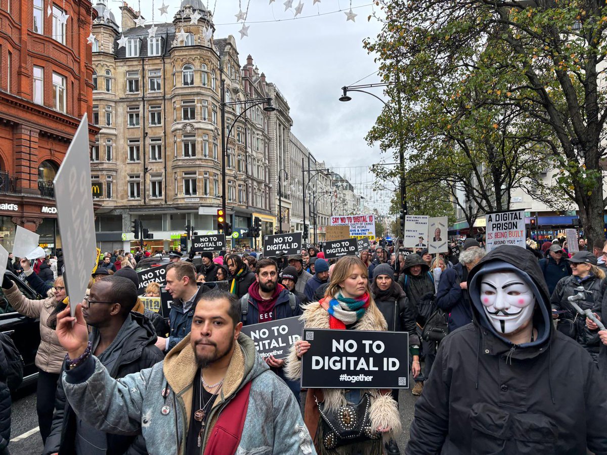Millions oppose Digital ID

Well done to all who came out in London to say #NoToDigitalID 

They’re trying to force us all - 8 million directors 

Don’t use ONE LOGIN!

Stand Together togetherdeclaration.org/campaigns/dont…