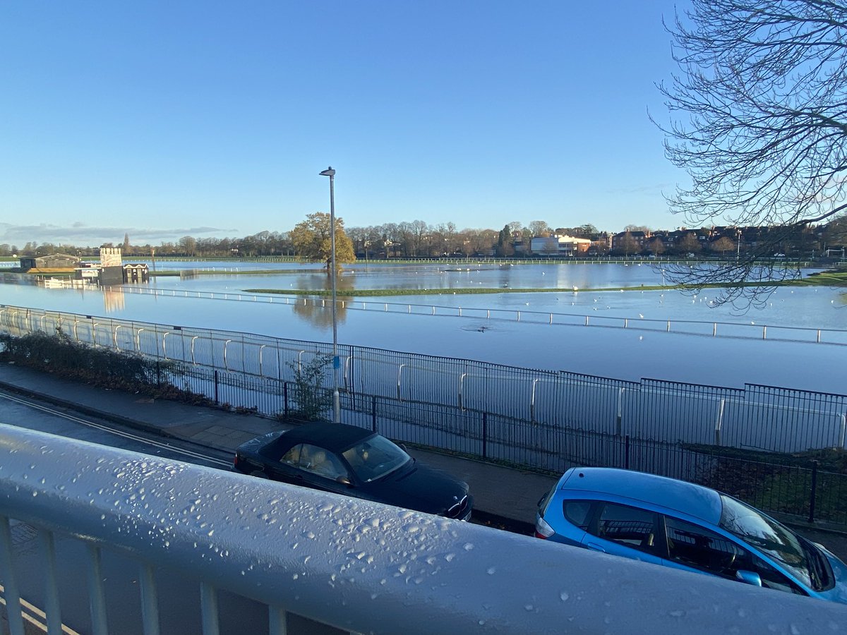 A dark and damp start but a bright end to my ride 🚴🏾 in #Worcester 
Enjoy your Sunday 🌞