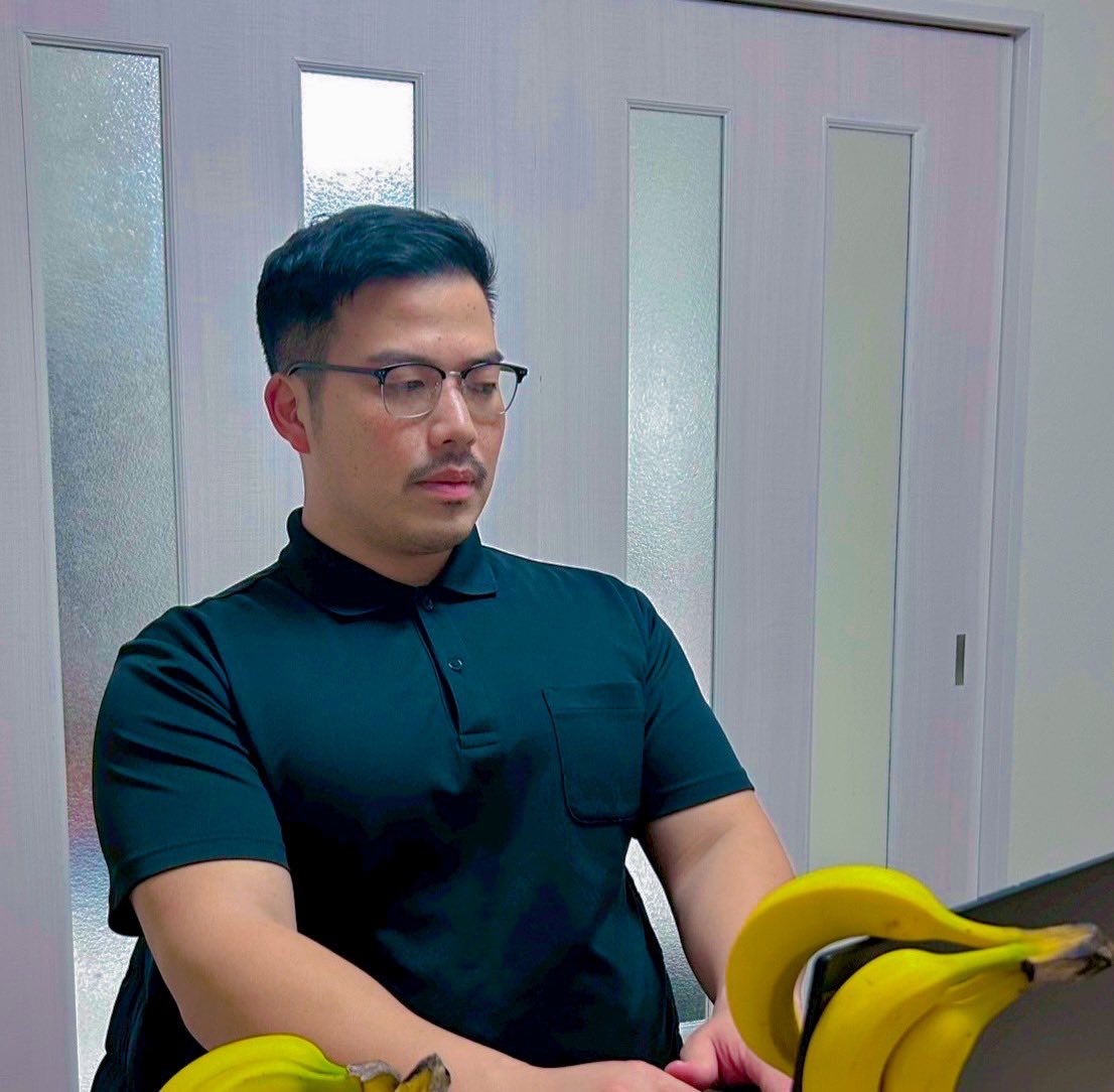 Yume_kanaeruwai's tweet image. 【本気の熱狂自己紹介】

Xに本腰を入れて約1ヶ月半。
お陰様でフォロワー1,000人を
突破しました。
だからこそ、改めて本気の熱狂自己紹介をさせてください。それではいきます。

◆名前：ゴリラ竹中
◆年齢：32歳
◆家族：最愛の妻と、最愛の娘2人…